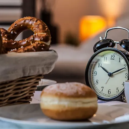 Mucha Апартаменты *